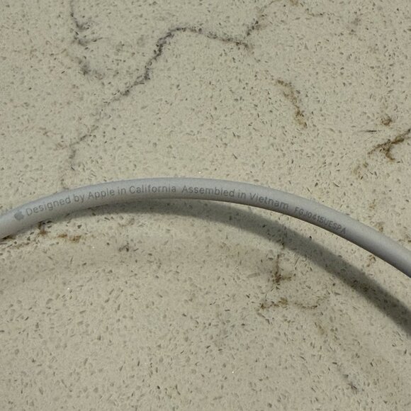 OEM Apple MUQ93AM/A USB-C to Lightning 1m/3ft Charging Cable WHITE AUTHENTIC - Picture 4 of 4